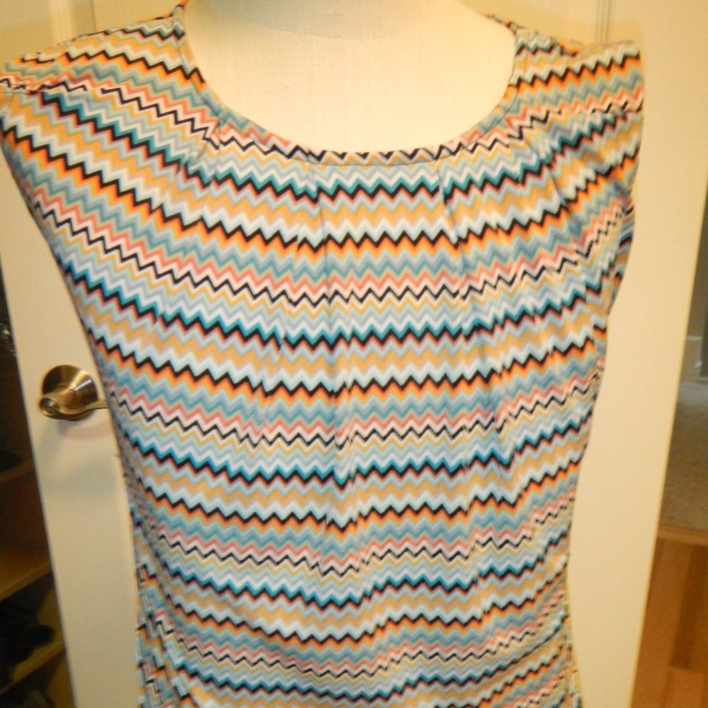 Multi-color ZIg/Zag sleeveless dress top